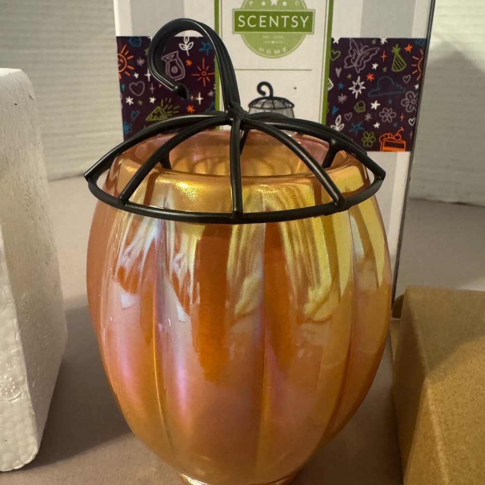 Scentsy Amber Pumpkin Candle Holder - Picture 2 of 3